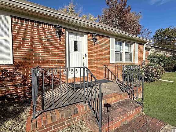 4th image of 1608 Keenland Dr
