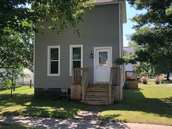 3rd image of 1122 N Linn St