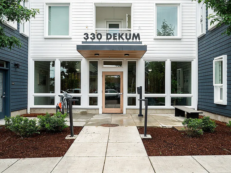 330 Dekum Apartments — Photo 16