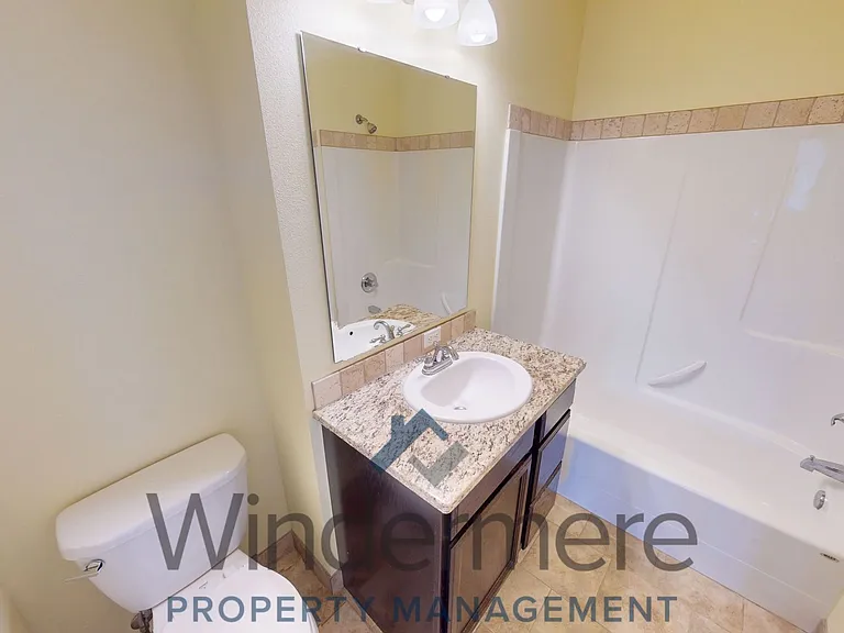 808 NE Bunky Ln — Photo 15