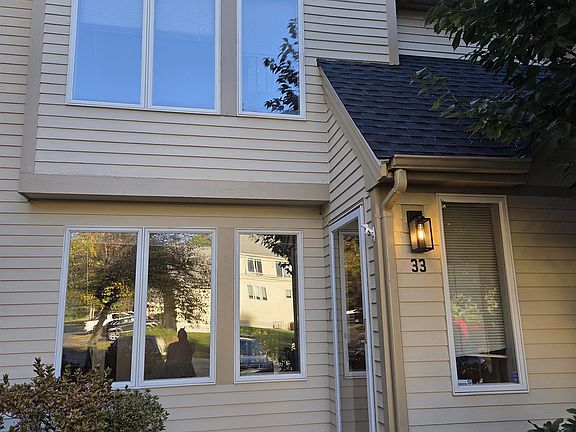4th image of 33 Dorchester Way