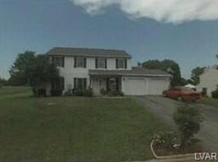 5275 Townsquare Dr, Macungie, PA 18062