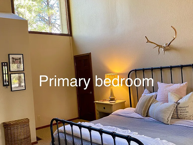 Spruce & Pine Cabin
Upstairs the primary bedroom serves as a peaceful retreat, boasting ample space and an en-suite jack n jill bathroom
