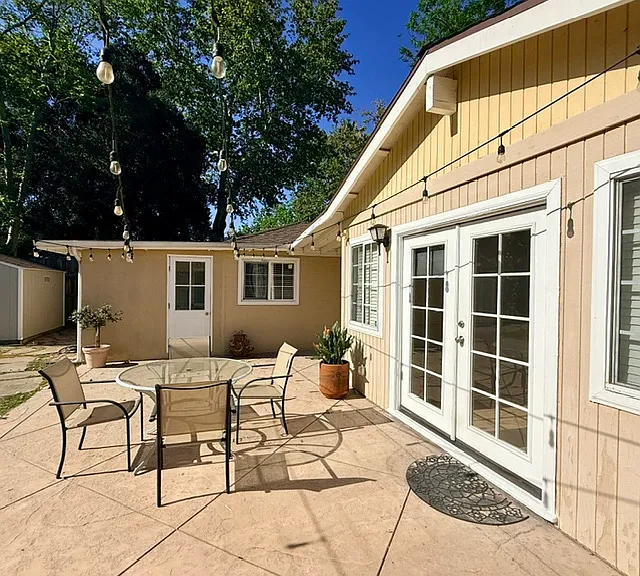 7454 Darby Ave — Photo 11