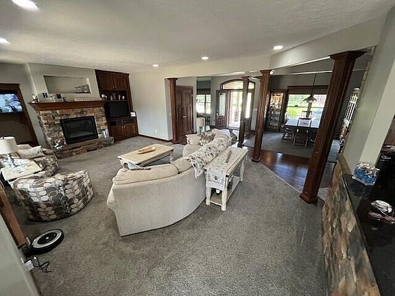 3rd image of 2101 Eagles Lake Dr