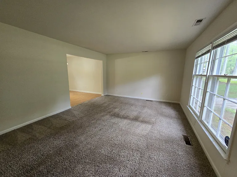 119 Monterey Ln — Photo 6