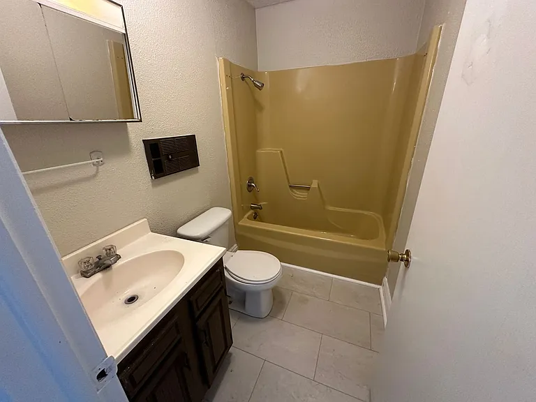 180 Manor Dr — Photo 7