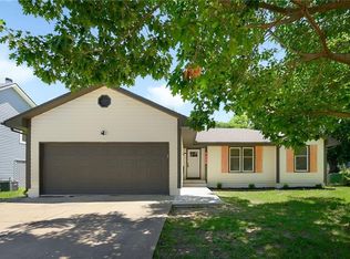 821 Heather Dr, Belton, MO 64012