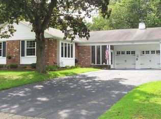 700 Foxcroft Dr, Cinnaminson Township, NJ 08077