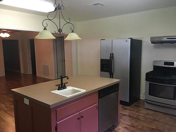 3rd image of 821 Hilma St