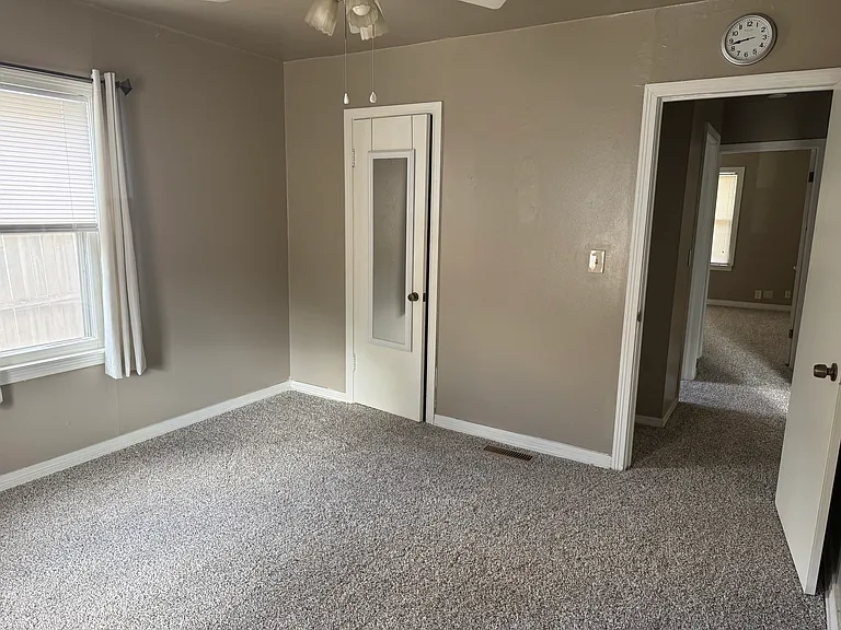 1208 E Hurd St — Photo 25