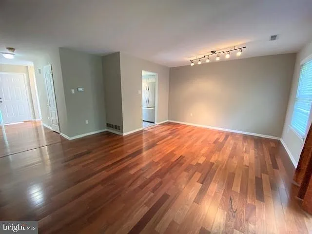 6704 Colonial Ct — Photo 7