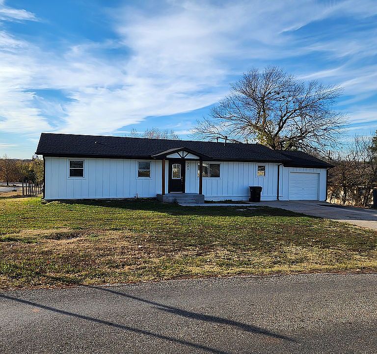 303 N Dogwood