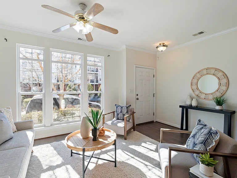 650 Claire Ln — Photo 31