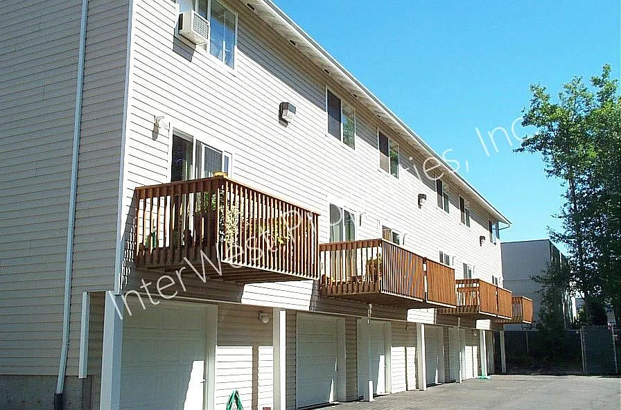 2 bed, 2.5 bath, 974 sqft, $1,825 — Photo 2