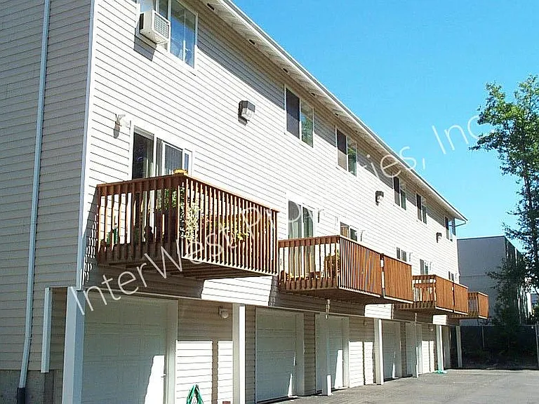 3025 S Troutdale Rd — Photo 2