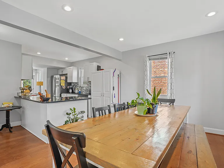 310 Maryland Ave — Photo 9
