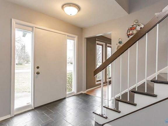 3rd image of 667 Oak Knoll Dr