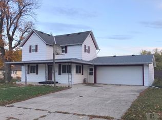 421 Madison St, Manning, IA 51455