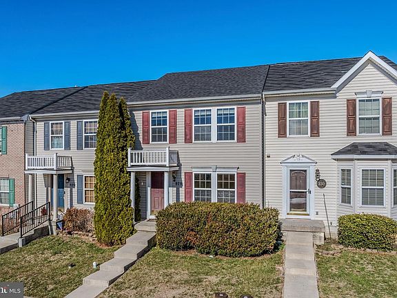 3rd image of 828 Marquette Dr