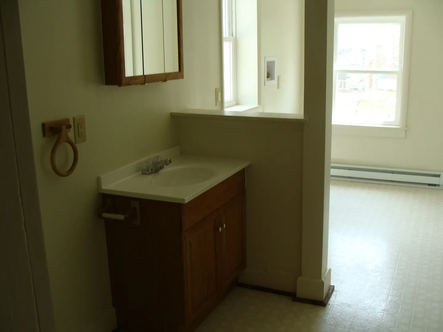 Pet Friendly 3 Bedroom House Near Revs Stadium! — Photo 2