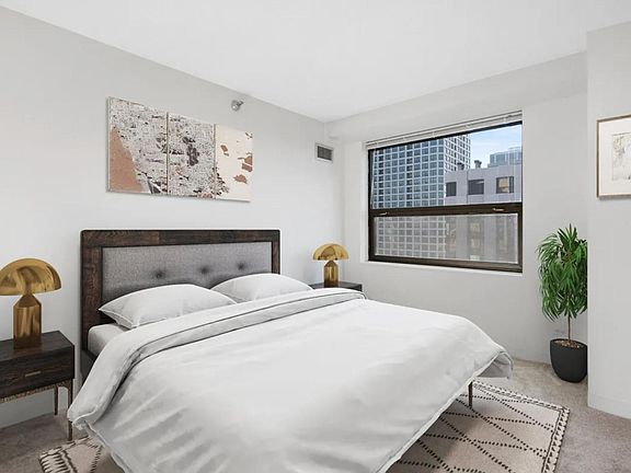 4th image of 1126 N Dearborn St #1209