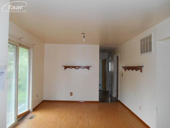 5th image of 3303 Windland Dr