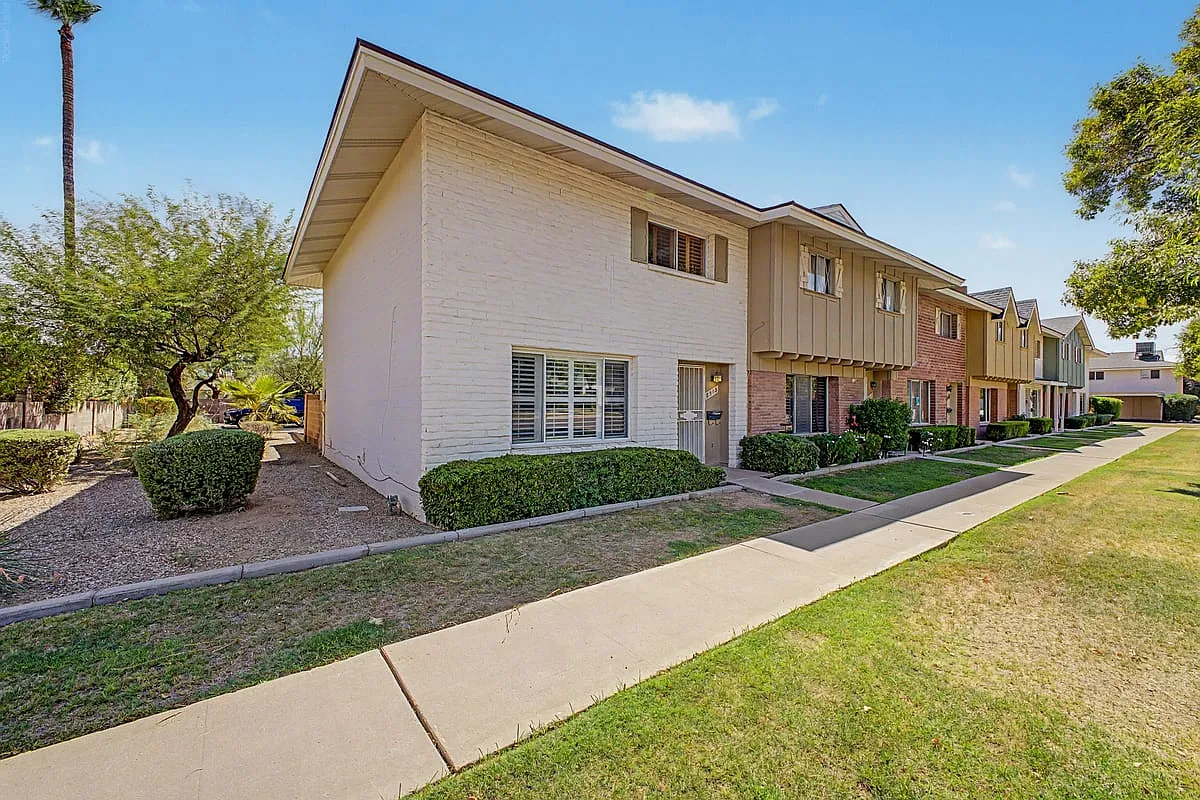 8513 E Montebello Ave — Photo 3