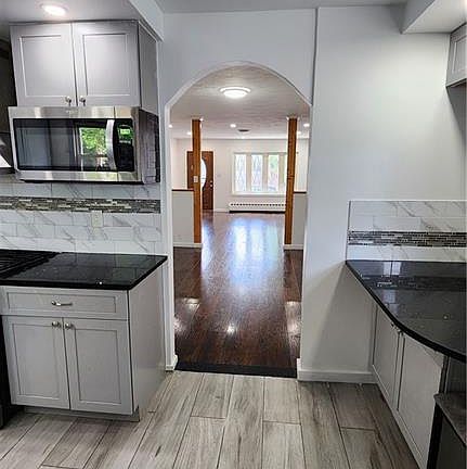 4th image of 1141 E 98th St
