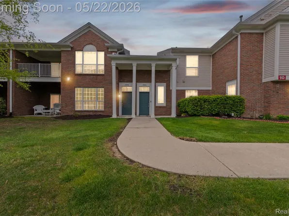 16836 Dover Dr, Northville, MI 48168