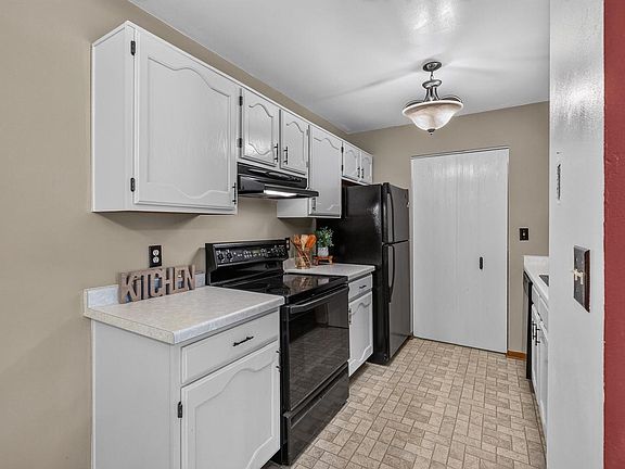 4th image of W177N9776 Riversbend CIRCLE E E