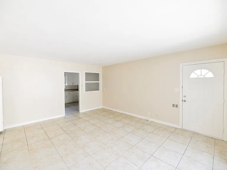 219 W Avenida Palizada — Photo 7
