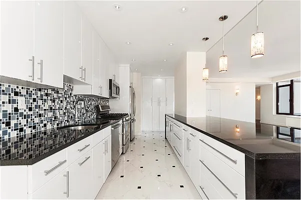 Rented by Siderow Residential Group | media 9