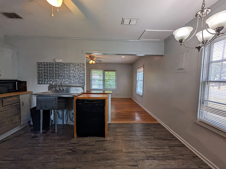 890 Josephine St — Photo 11