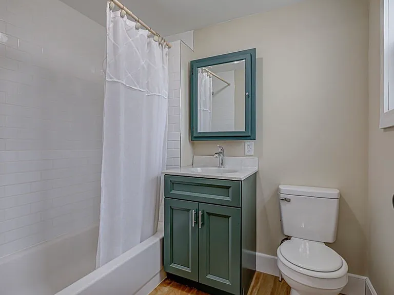 837 Franklin St — Photo 14