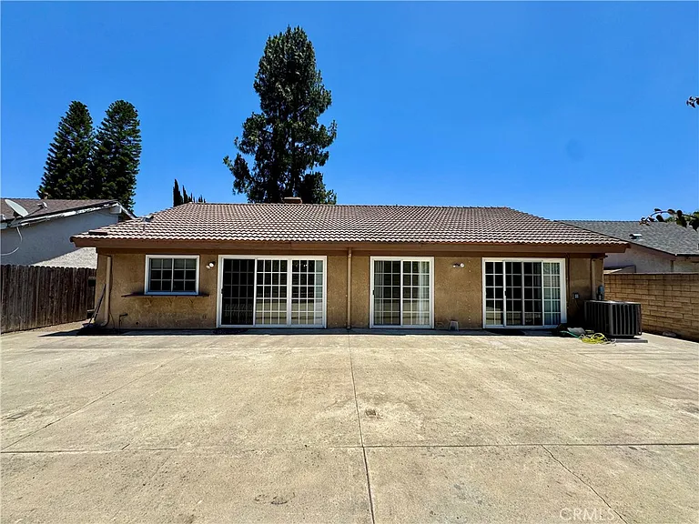 1421 Meadow Glen Rd — Photo 42