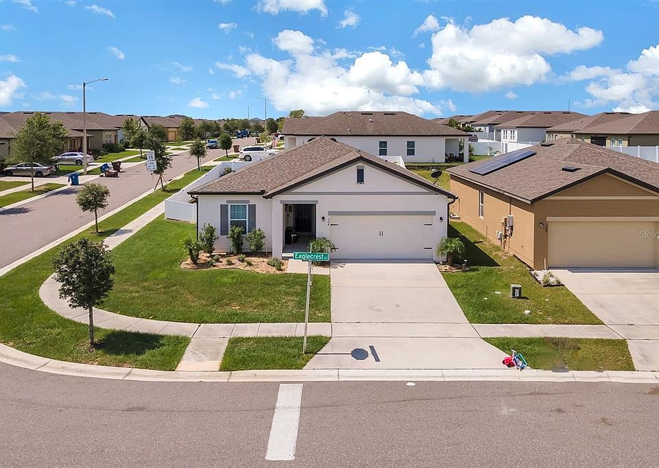 1st image of 304 EAGLECREST DRIVE