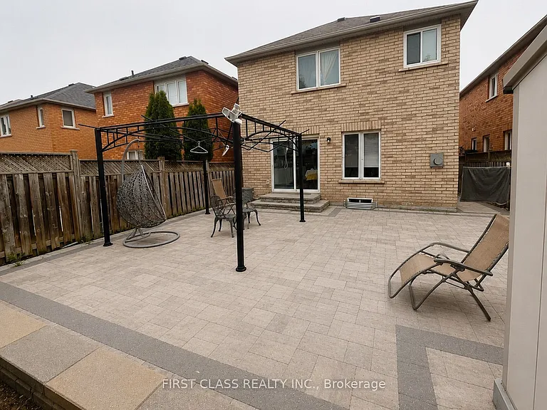 18 Angela Ct #UPPER — Photo 9