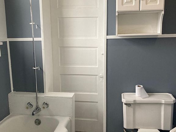 4th image of 229 E Water St #1