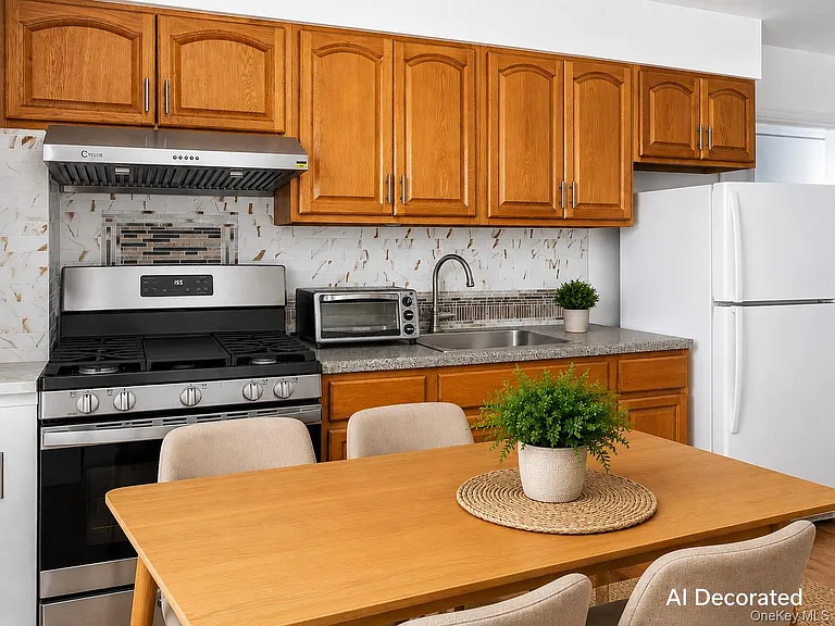 215 Willis Ave #2 — Photo 3