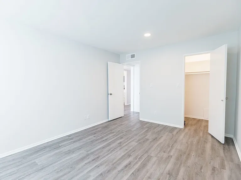 18400 Prairie Street — Photo 75