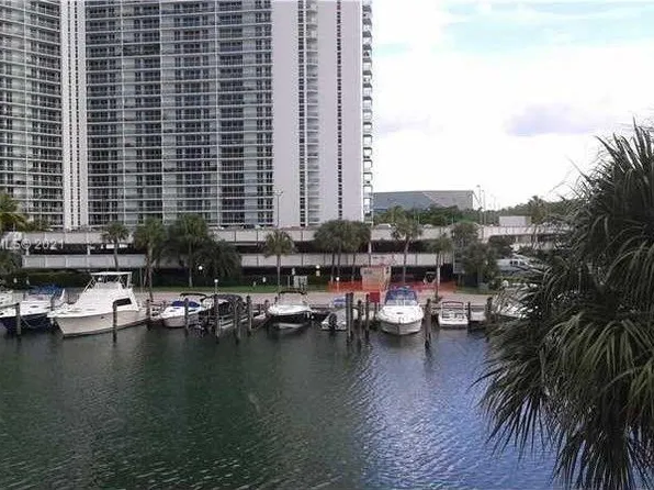 220 Kings Point Dr, Sunny Isles Beach, FL