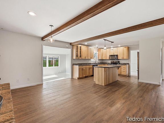 5th image of 2423 Ridgefield Rd
