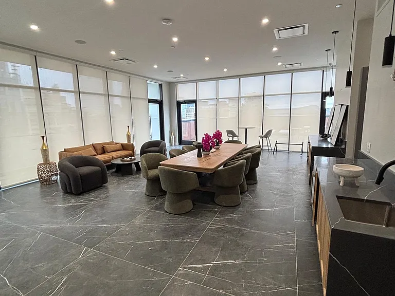 303 Washington St #5C — Photo 2