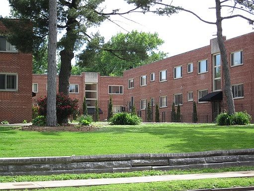 2nd image of 3312 Russell Blvd APT 4