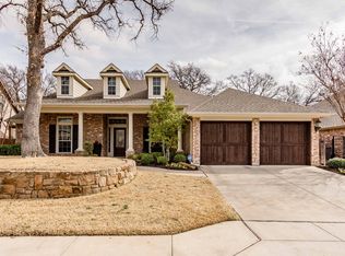 832 Spring Creek Dr, Grapevine, TX 76051