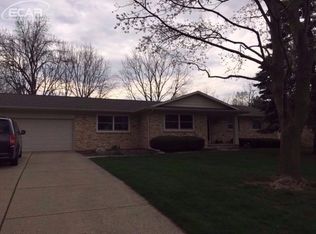 1410 Kings Carriage Rd, Grand Blanc, MI 48439