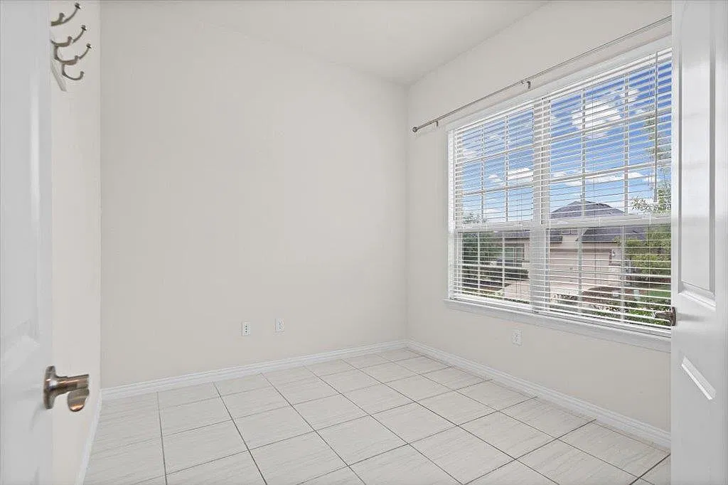 3 bed, 2.5 bath, 1842 sqft, $2,450 — Photo 3