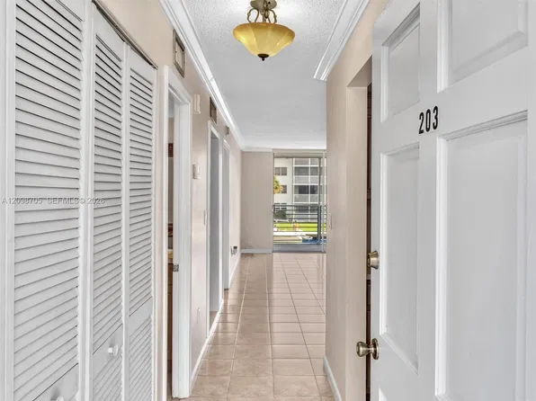 3600 NE 170th St APT 203, North Miami Beach, FL 33160