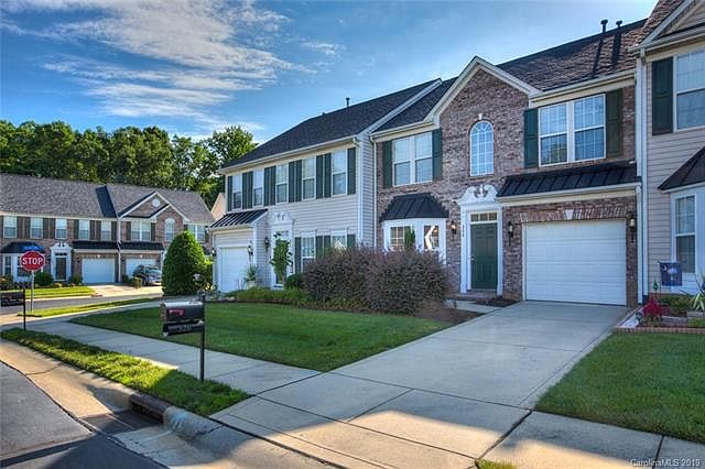 1st image of 326 Dusk Dr